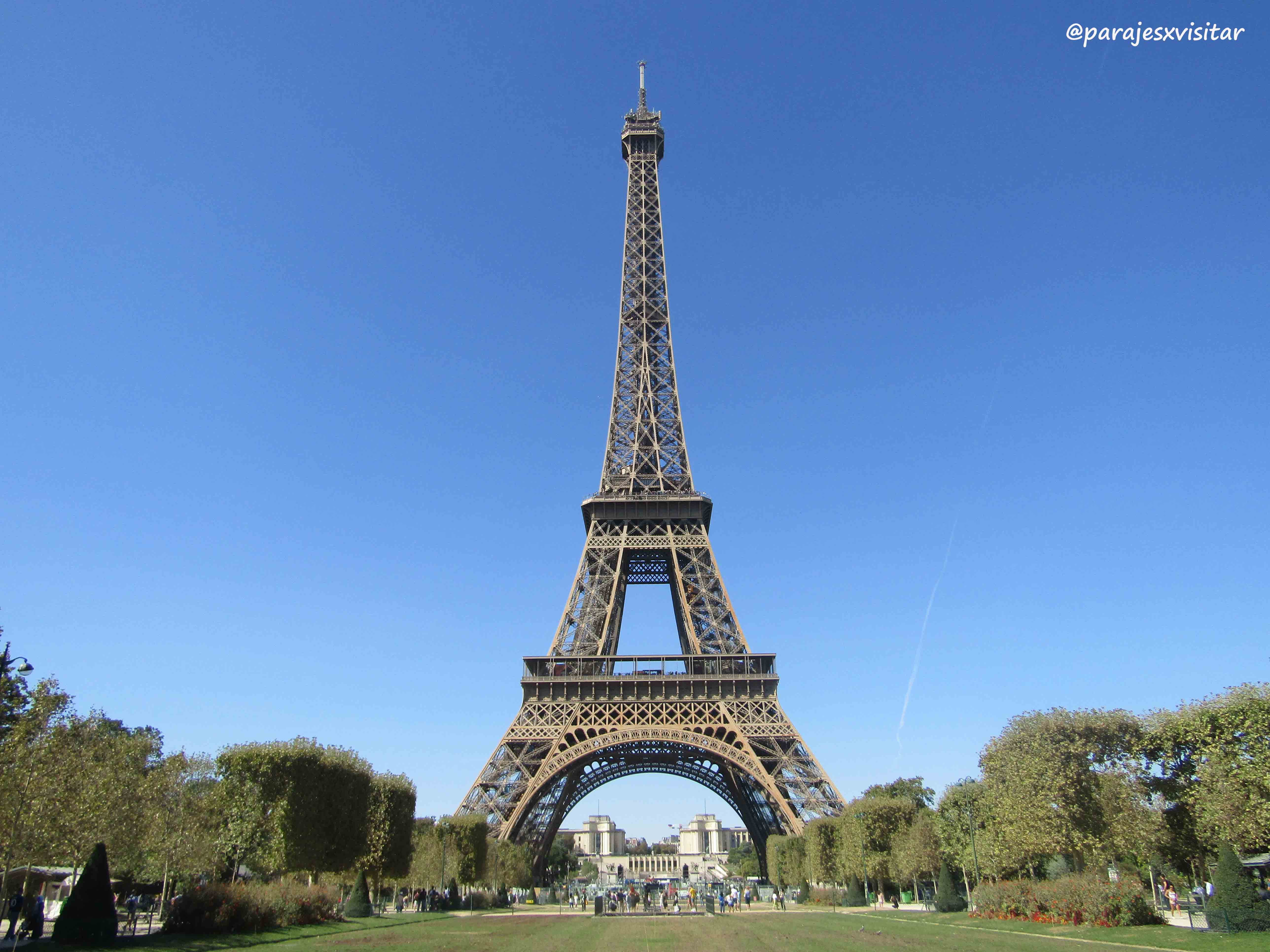 Torre Eiffel de día