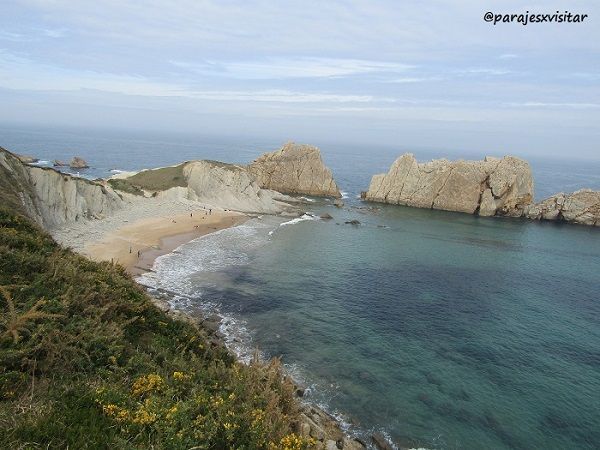 Playa de la Arnía desde un sendero